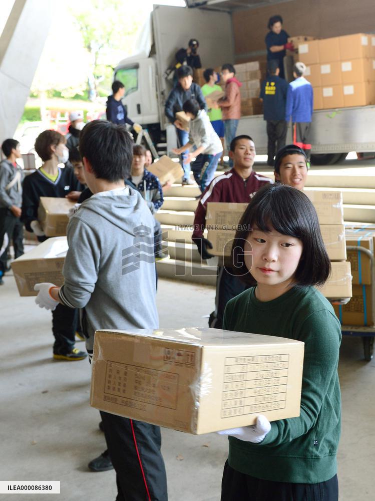 Students coordinate via social media to help quake-hit areas