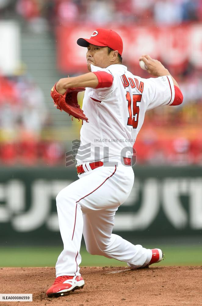 Kuroda throws seven scoreless innings in Carp win