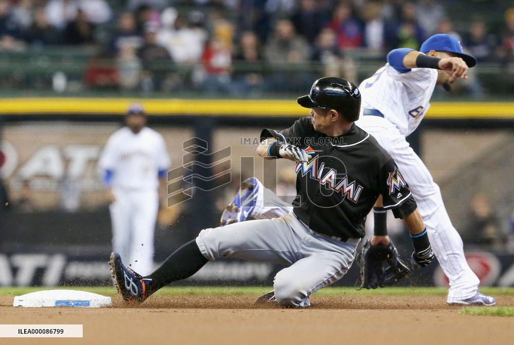 Ichiro Suzuki gets 500th stolen base in majors