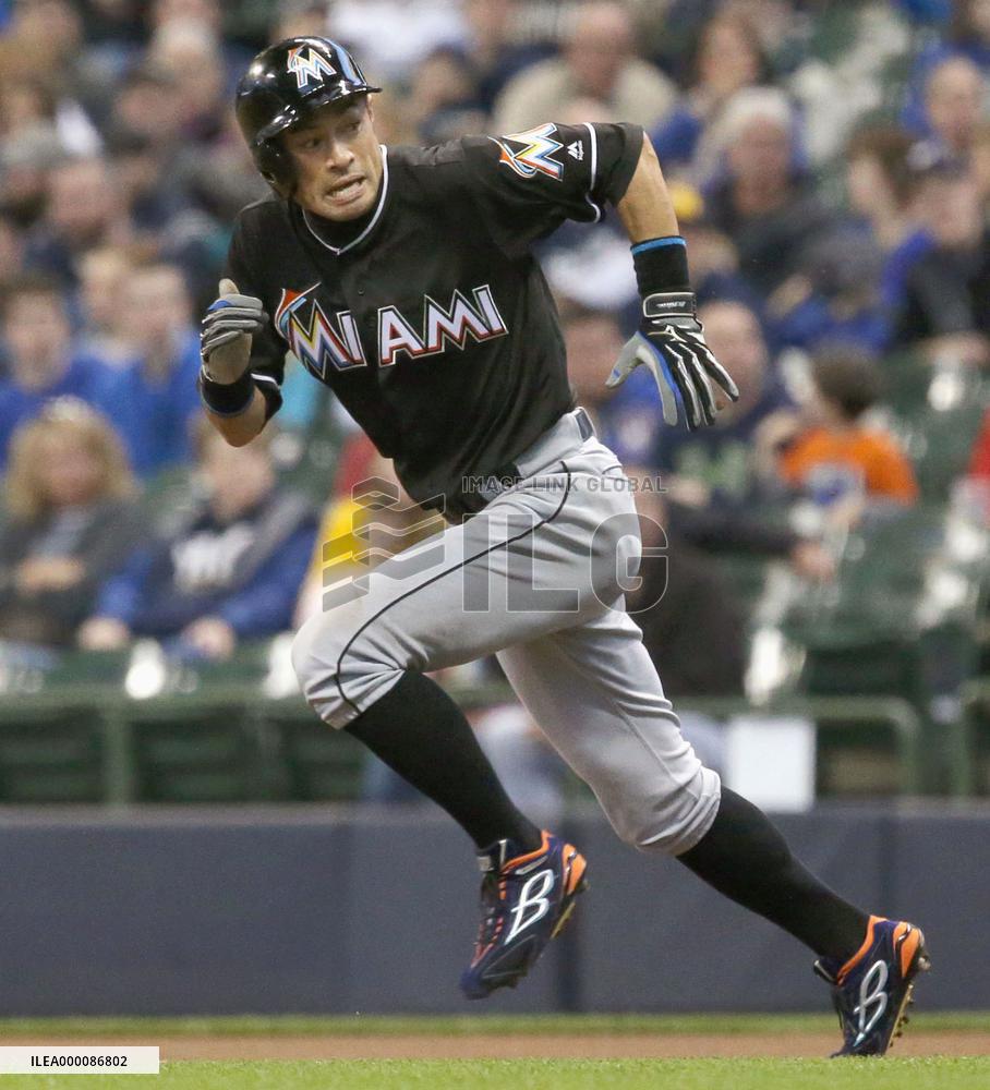 Ichiro Suzuki gets 500th stolen base in majors