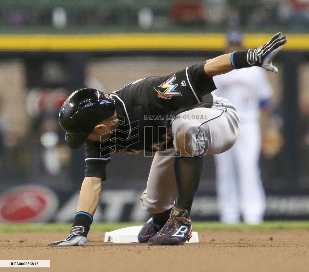 Ichiro Suzuki gets 500th stolen base in majors