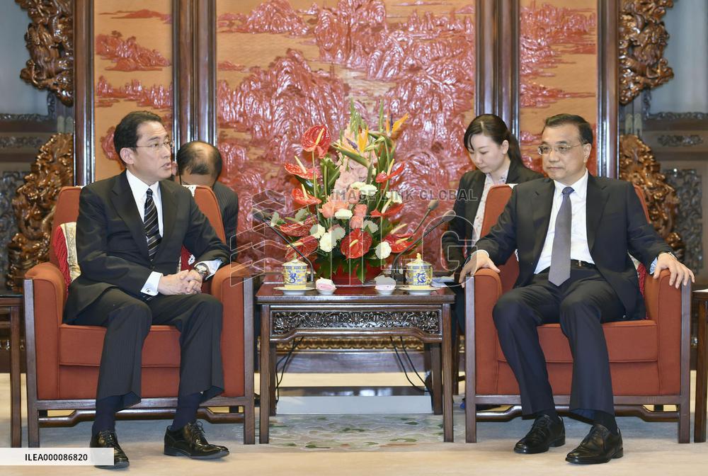 Japan's Kishida meets with Chinese Premier Li