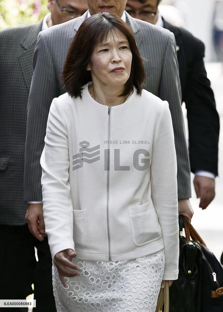 Woman tells retrial she is innocent of daughter's death in fire