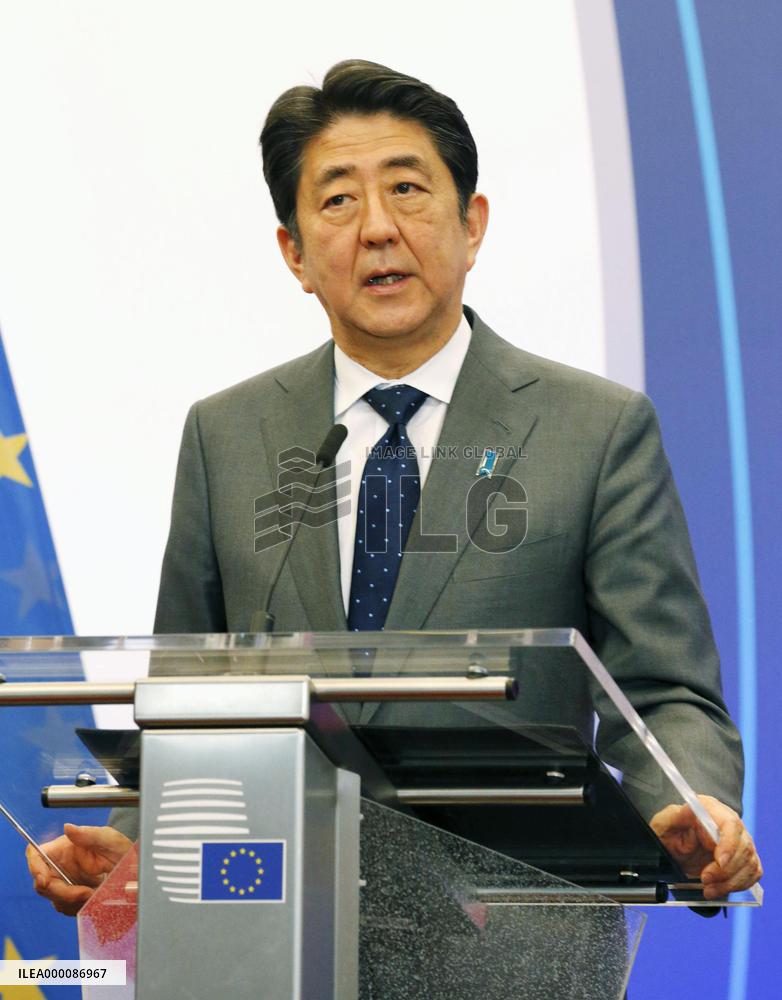 Japan, EU leaders agree to accelerate free trade talks