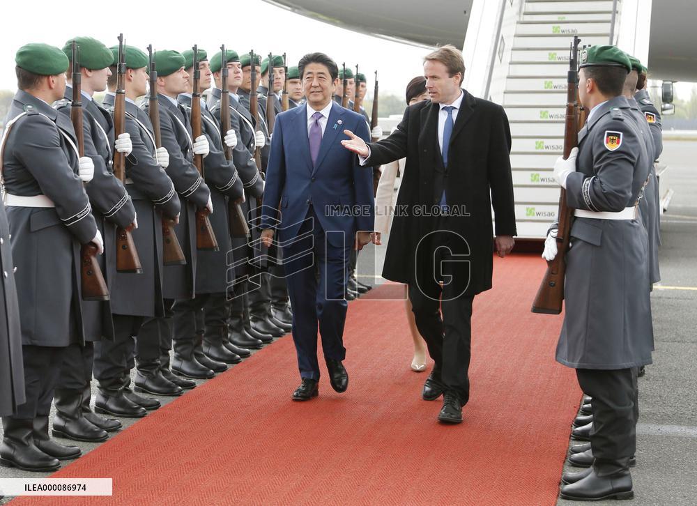 Japanese PM Abe arrives in Berlin