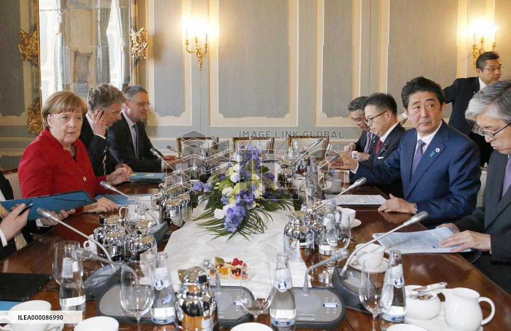 Abe, Merkel differ over fiscal stimulus ahead of G-7 summit