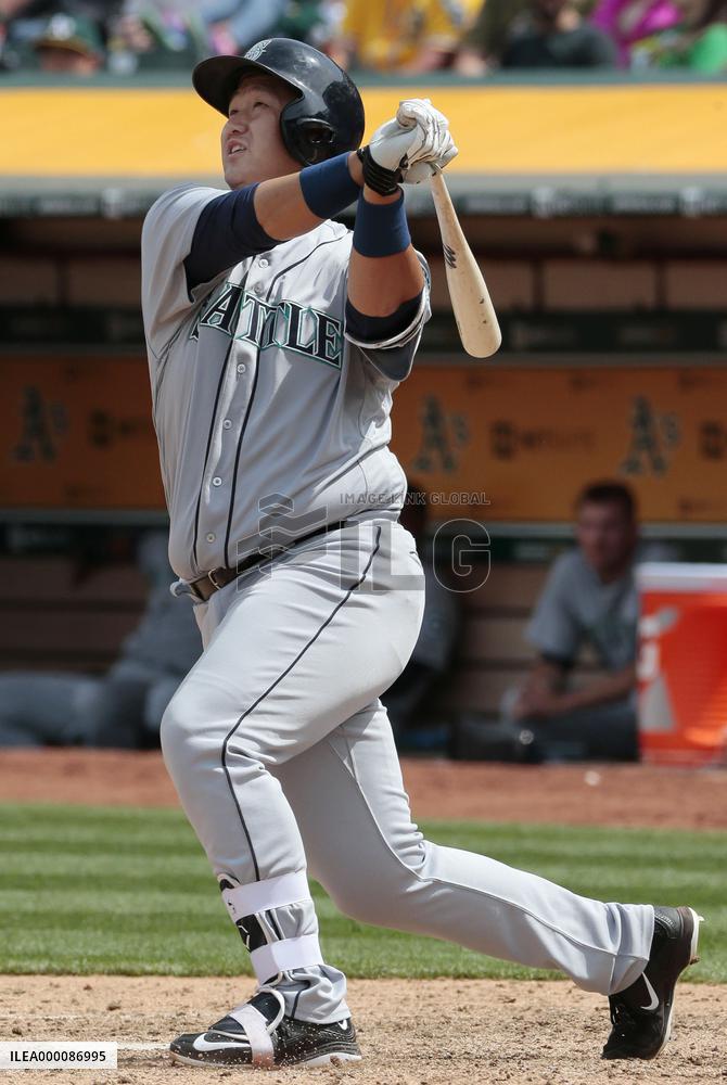 Lee's homer turns game around against Athletics