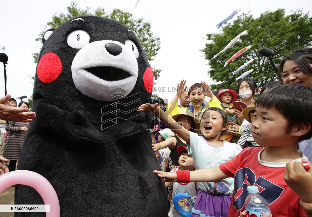 Popular bear mascot Kumamon resumes activities in quake-hit area