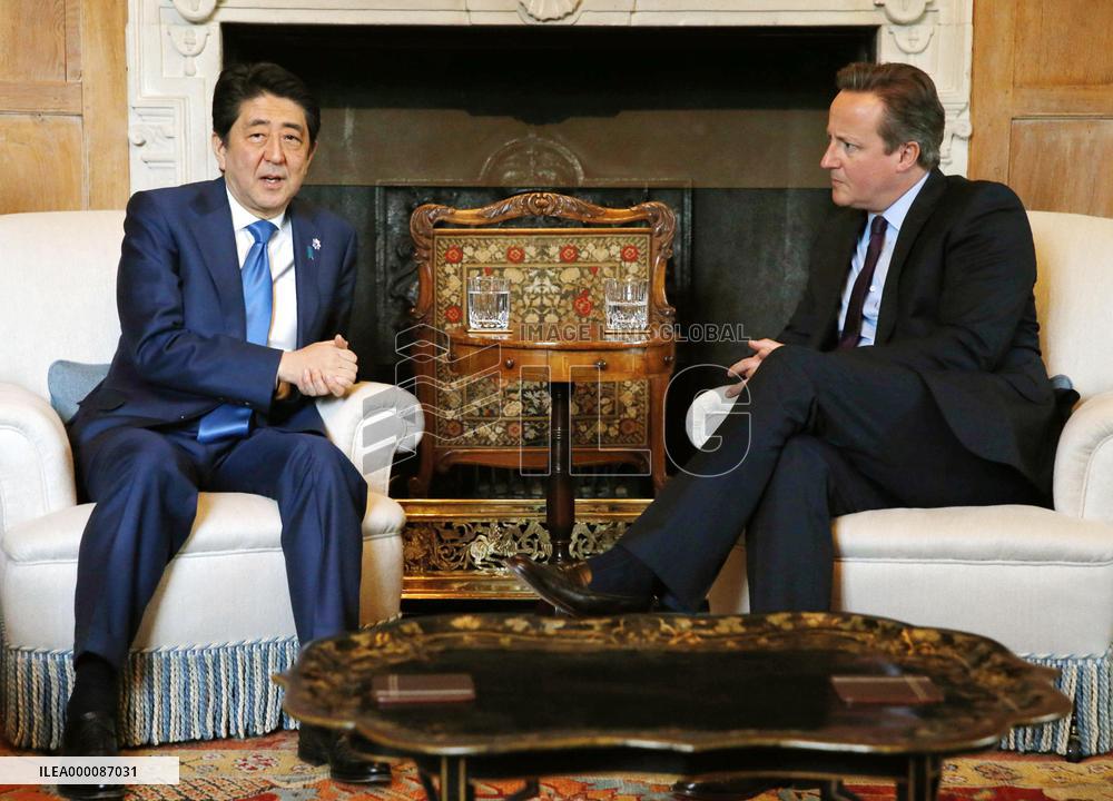 Abe, Cameron discusses global security threats at Chequers