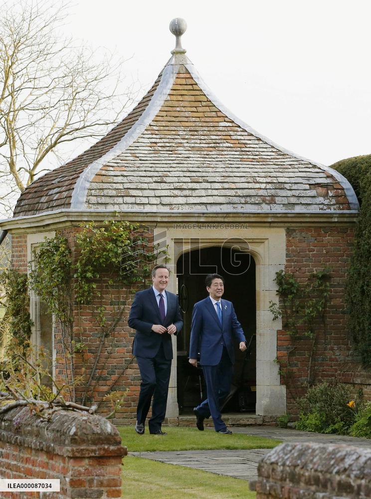 Abe, Cameron discusses global security threats at Chequers