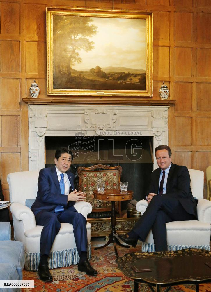 Abe, Cameron discusses global security threats at Chequers