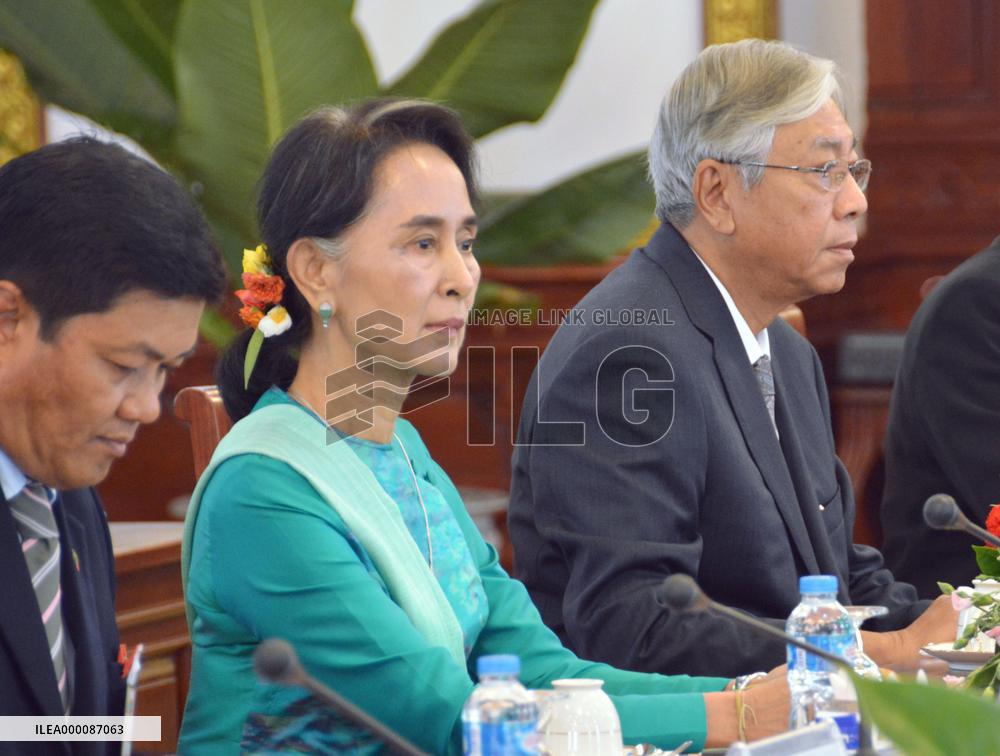 Myanmar president, Suu Kyi, visit Laos