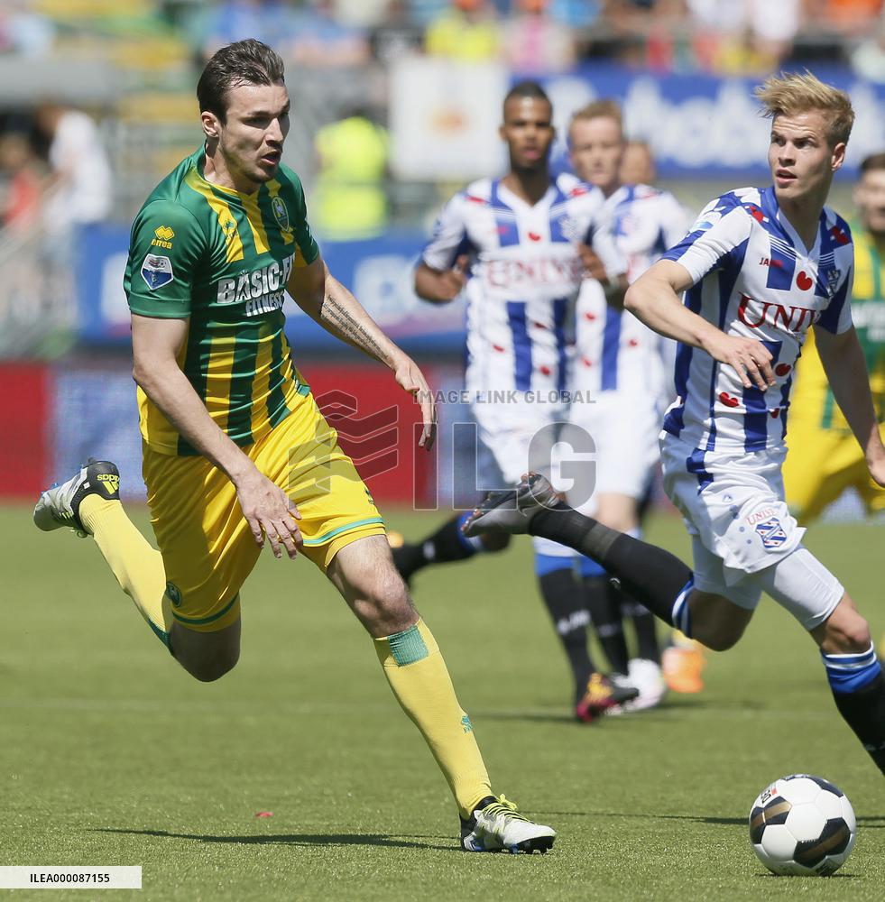 Soccer: Havenaar breaks Okazaki's Japanese scoring record