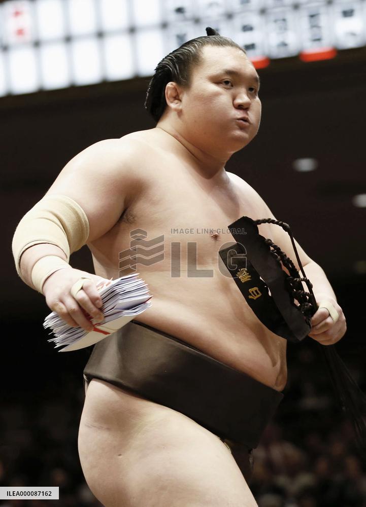 Sumo: Hakuho makes another mark in record books with 880th win