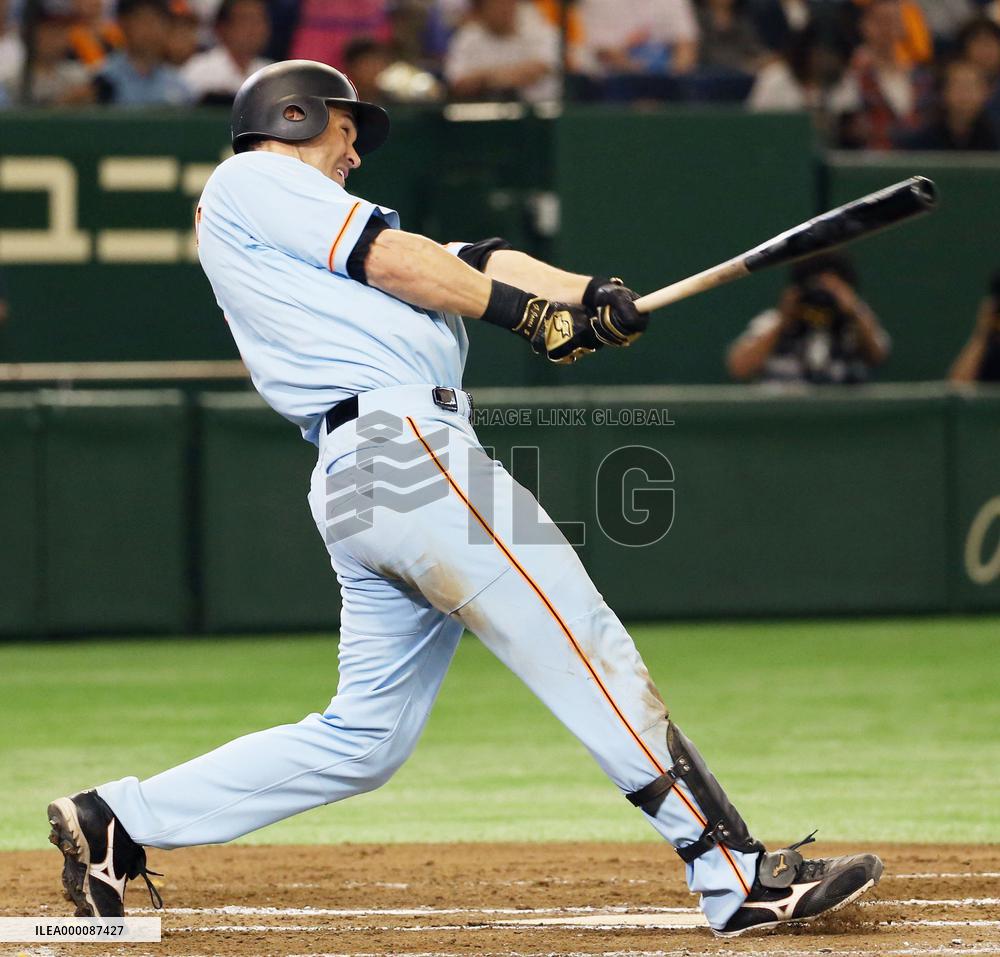 Baseball: Jones, Giants crush Swallows