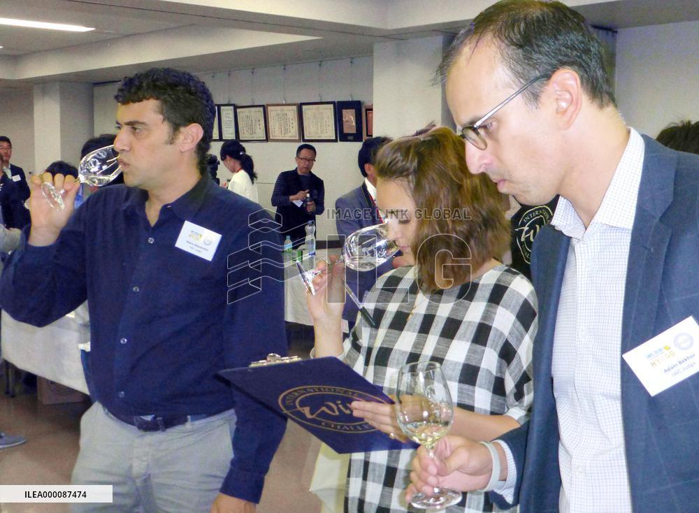 Sake section of int'l wine contest held in Kobe