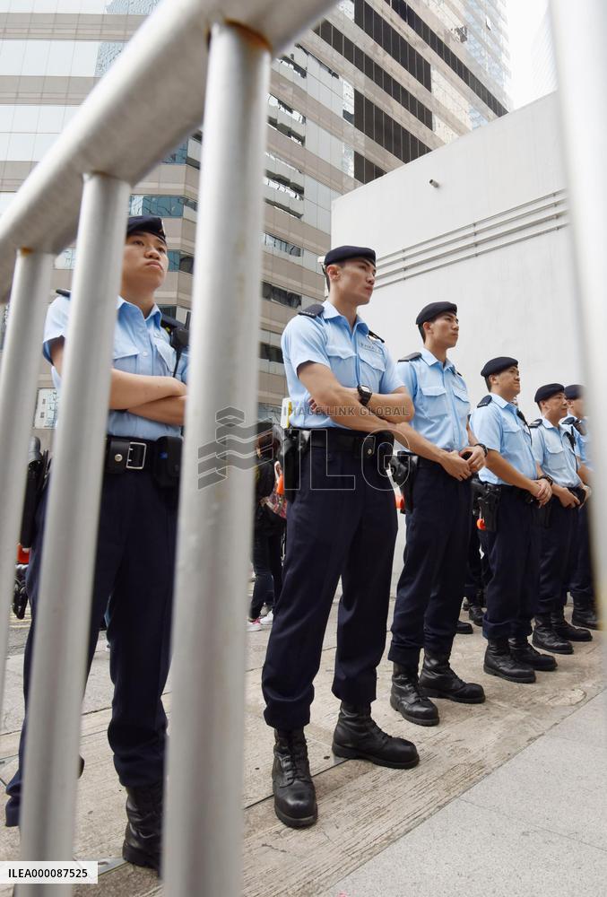 Chinese leader in H.K. on "inspection" tour amid heavy security