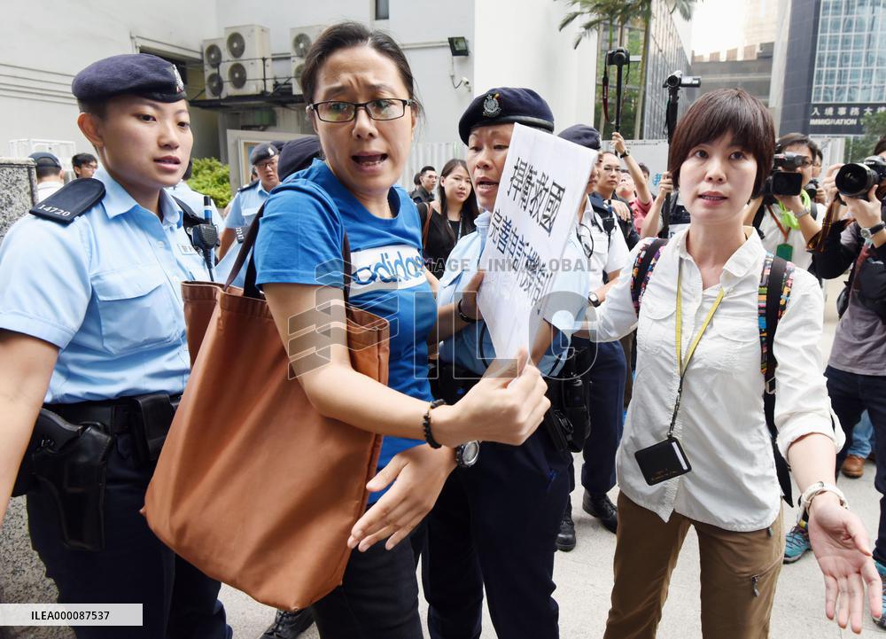 Chinese leader in H.K. on "inspection" tour amid heavy security