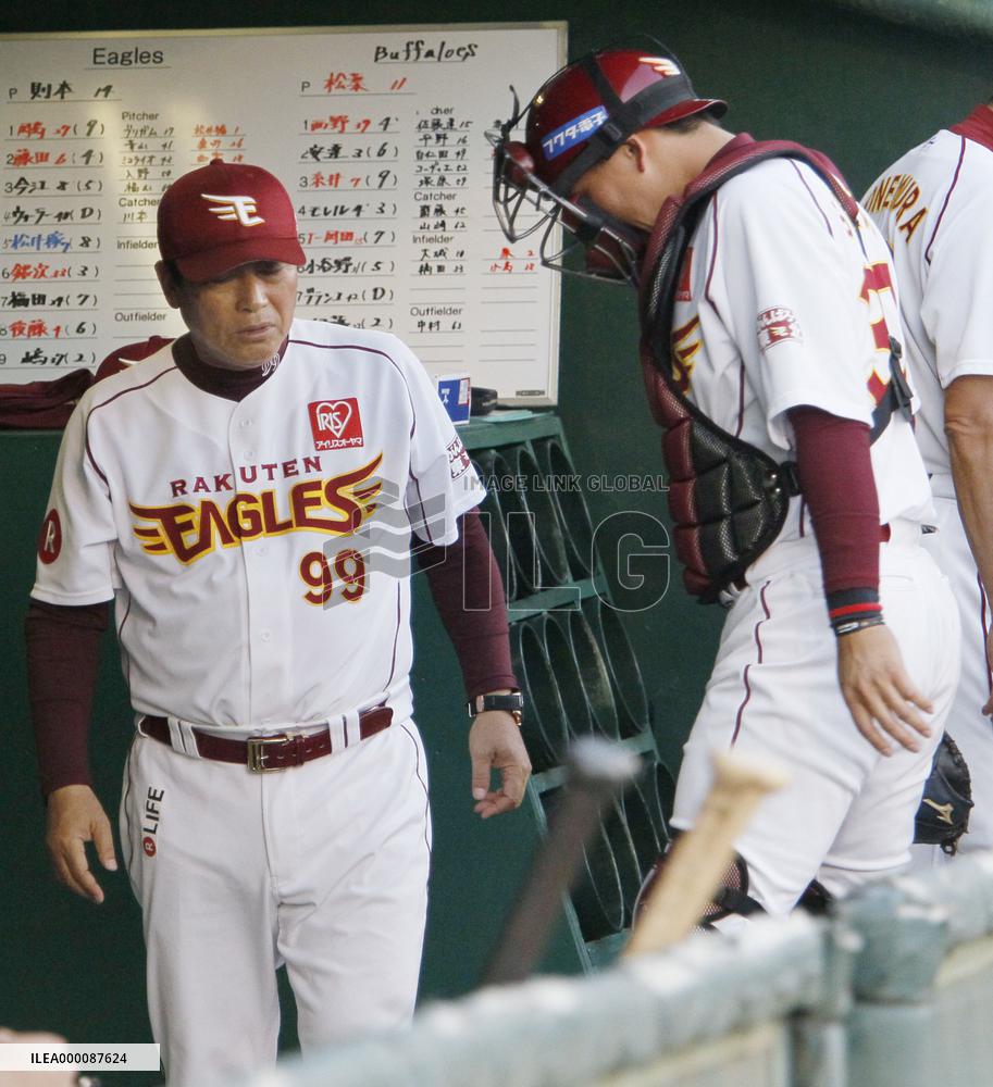 Rakuten catcher Shima out with broken left hand