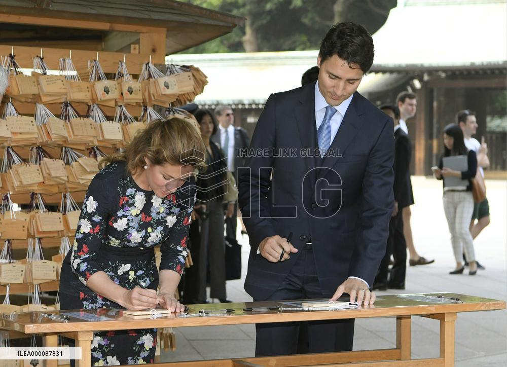 Trudeau, wife pray for reconstruction of quake-hit areas