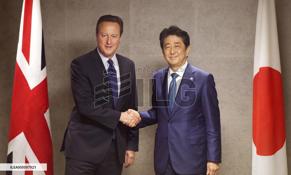 Japanese, British prime ministers hold talks