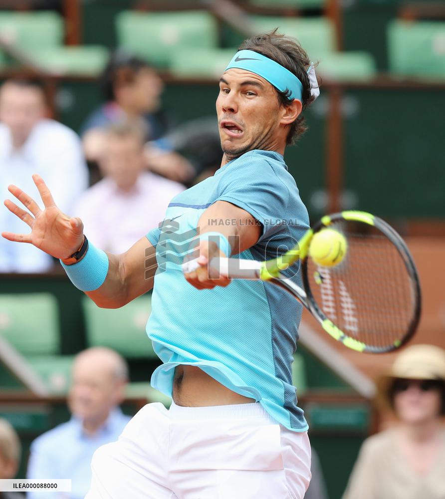 Nadal plays in French Open 2nd round
