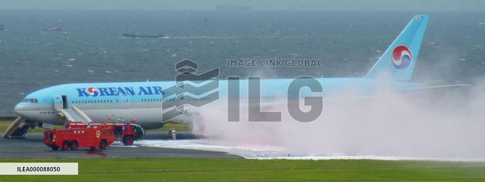 White smoke pours from KAL aircraft engine