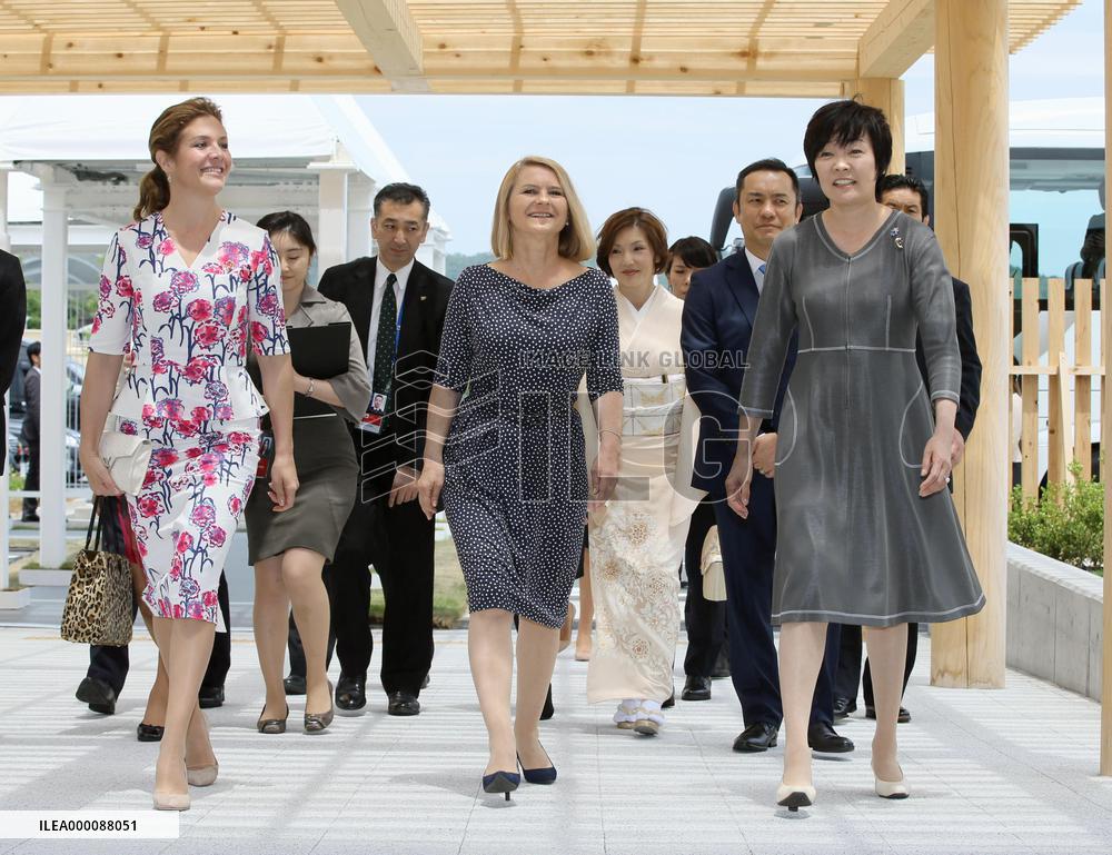 G-7 leader spouses visit media center