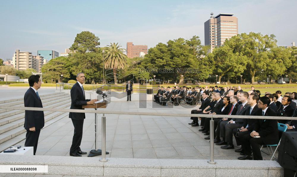 Obama makes historic visit to Hiroshima