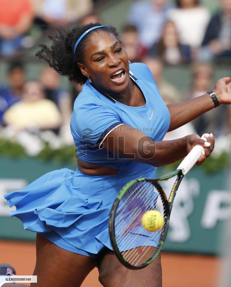 S. Williams advances to Roland Garros 4th round