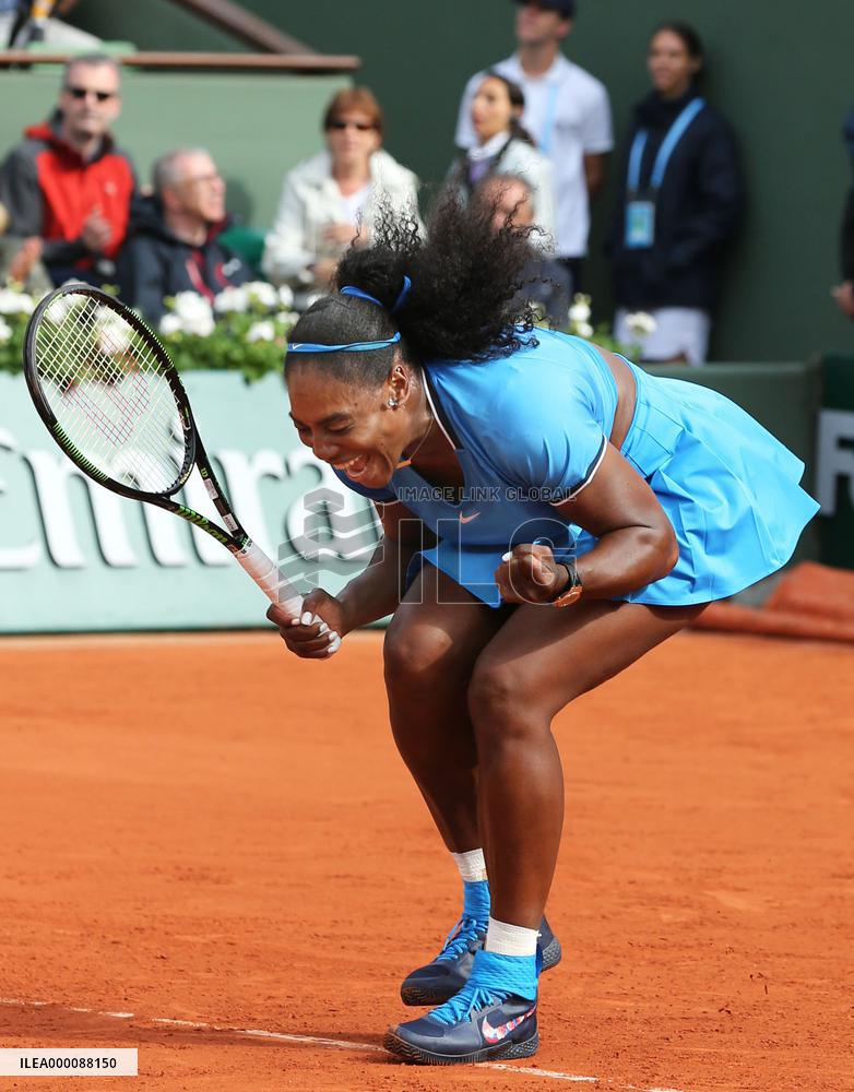 S. Williams advances to Roland Garros 4th round