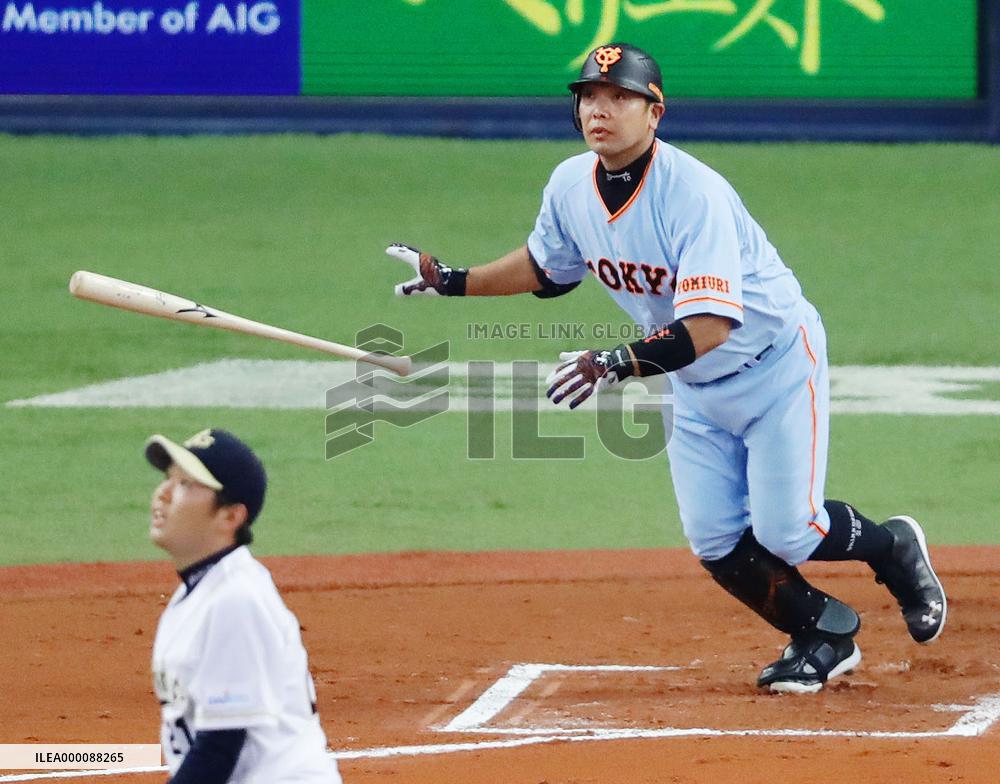 Giants' Abe makes season debut with HR as interleague begins