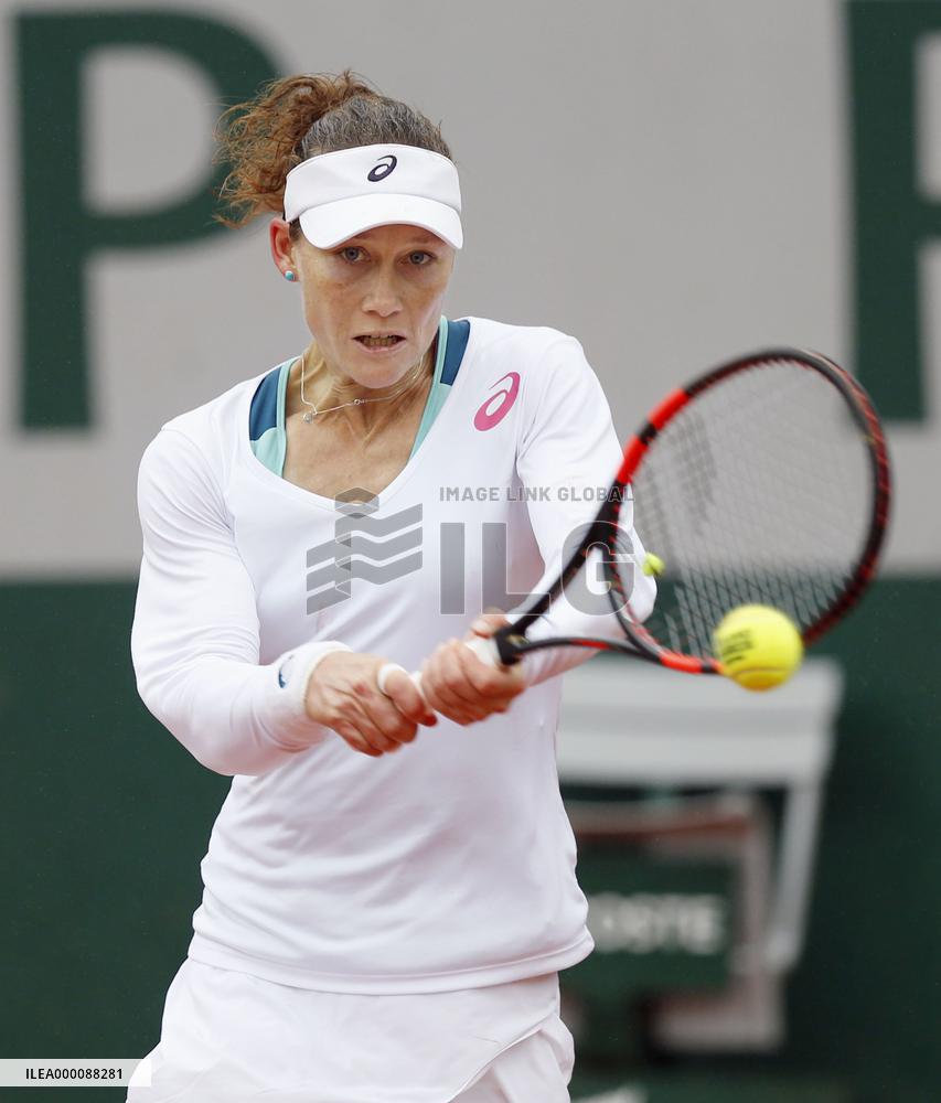 Stosur advances to French Open quarterfinals