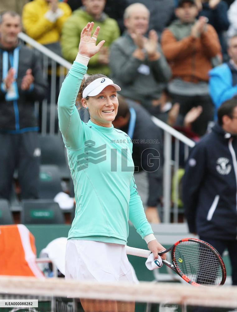 Stosur advances to French Open quarterfinals