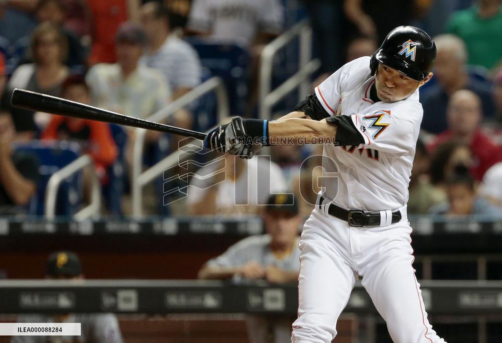 Ichiro goes 2-for-4 against Pirates