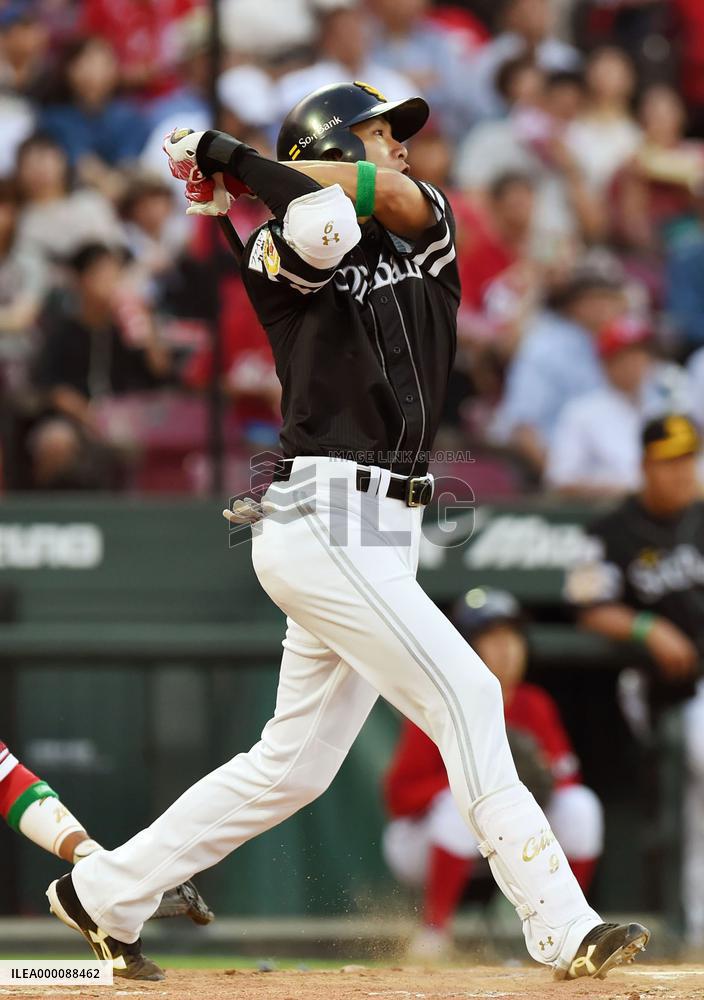 Baseball: Hawks' Yanagita has happy homecoming in Hiroshima