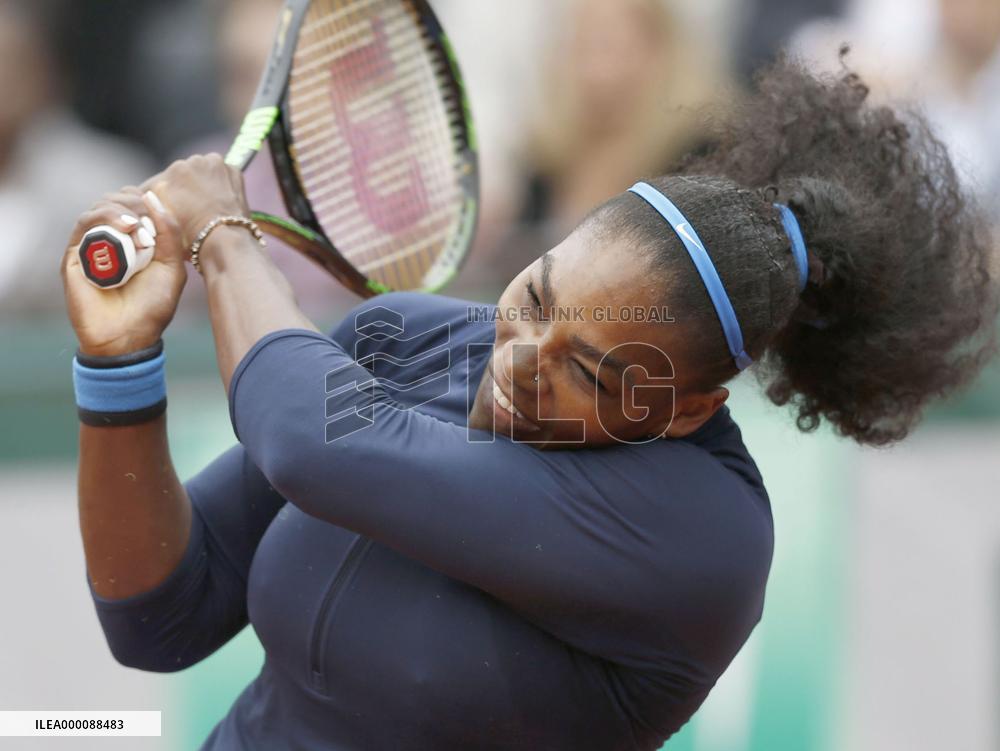 Muguruza defeats S. Williams to claim first major title