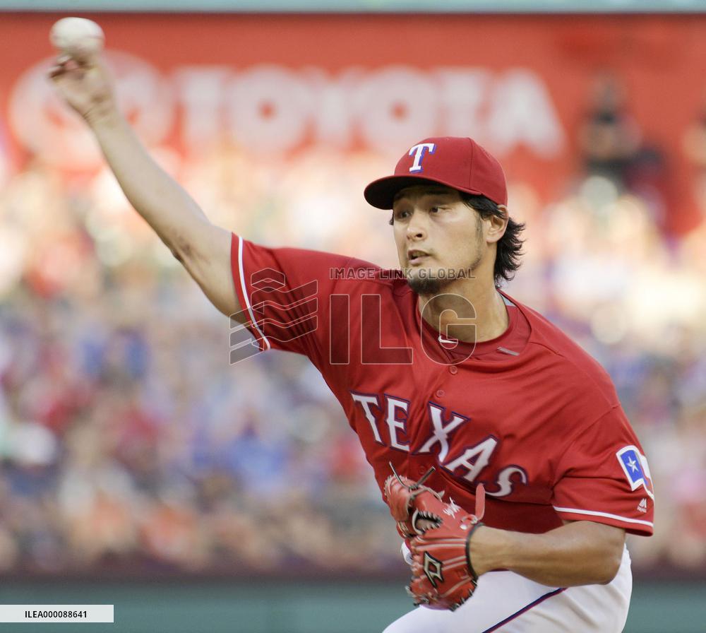 Darvish exits early with shoulder tightness