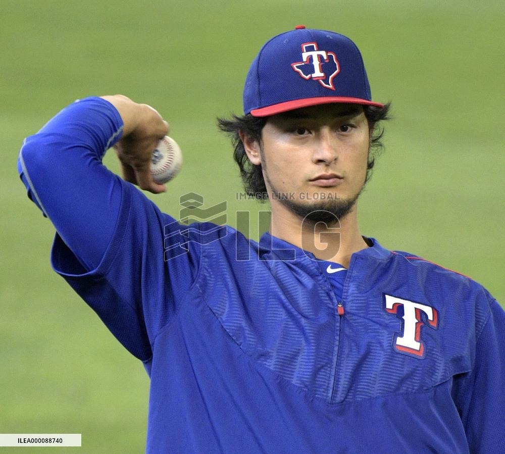 Darvish to skip start with neck, shoulder tightness