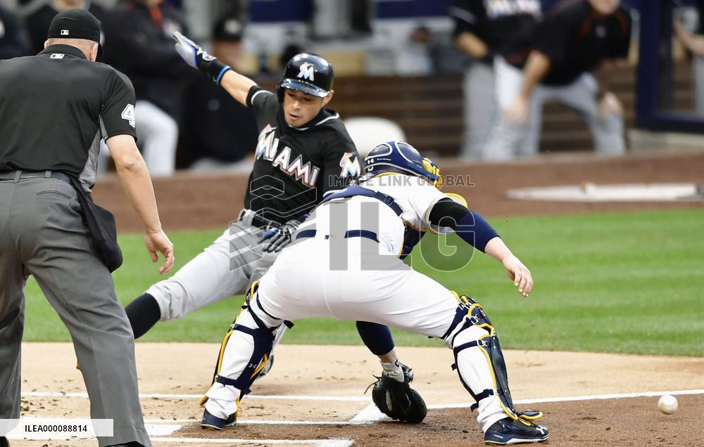 Baseball: Ichiro has multi-hit game