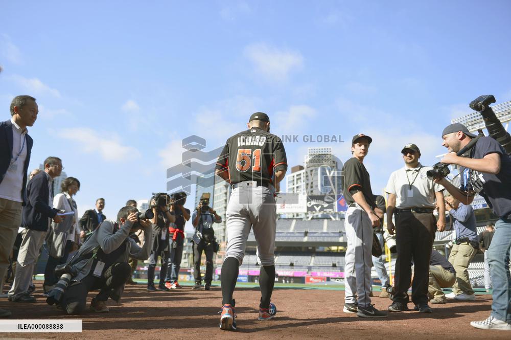 Ichiro one hit away from tying Pete Rose's career total