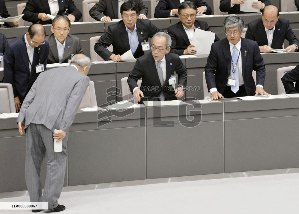 Tokyo governor steps down over political funds scandal