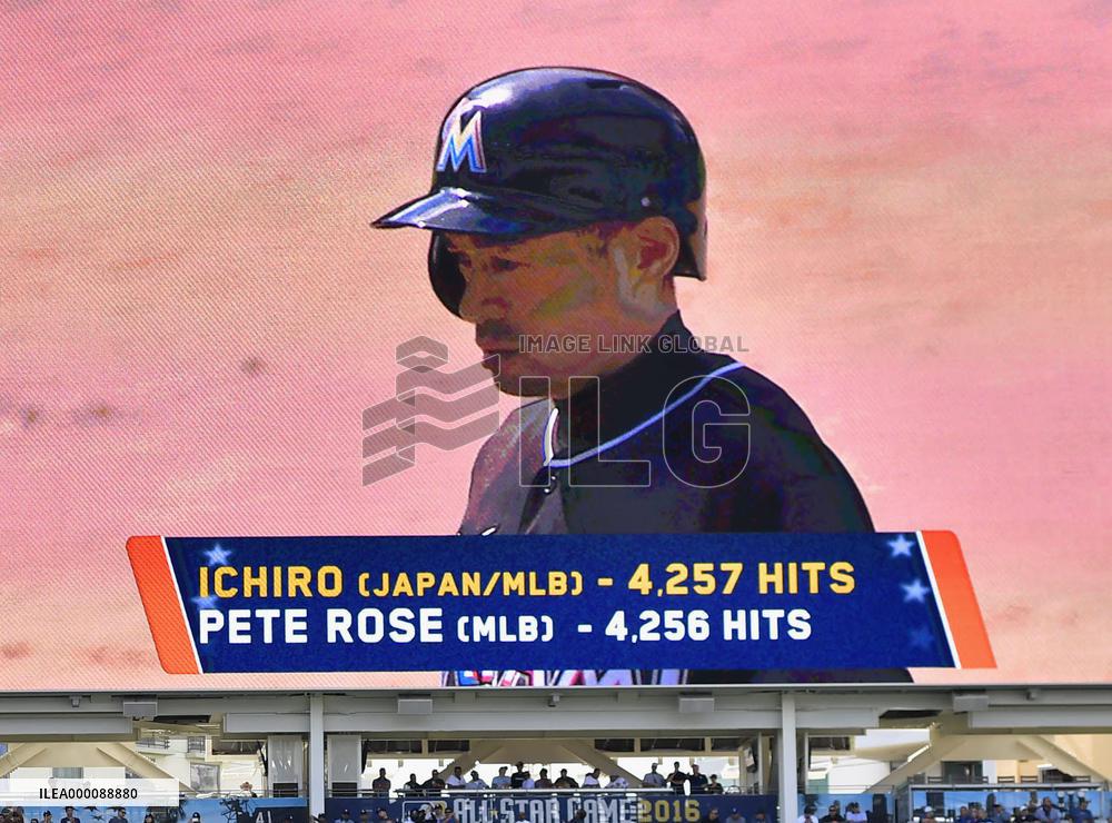 Ichiro's pro hit total surpasses Pete Rose's