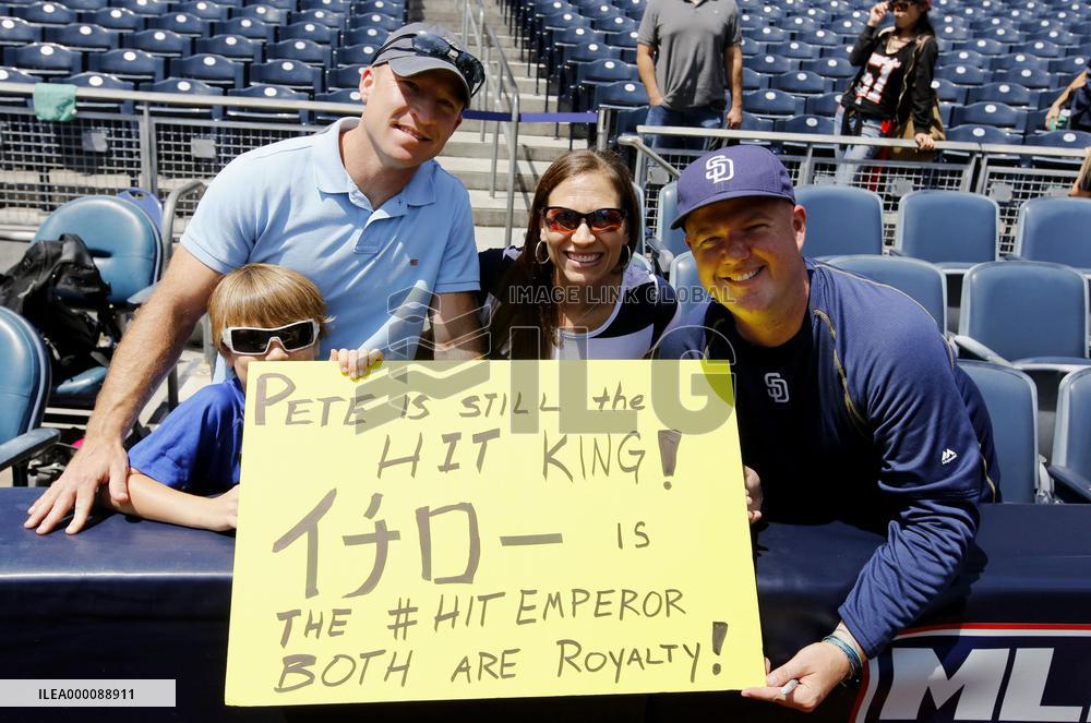 Ichiro's pro hit total surpasses Pete Rose's