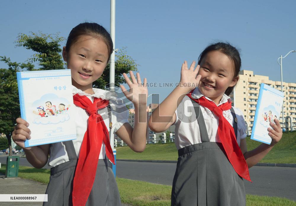 N. Korea shows off new notebook factory