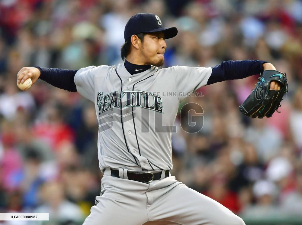 Iwakuma marks 6th win