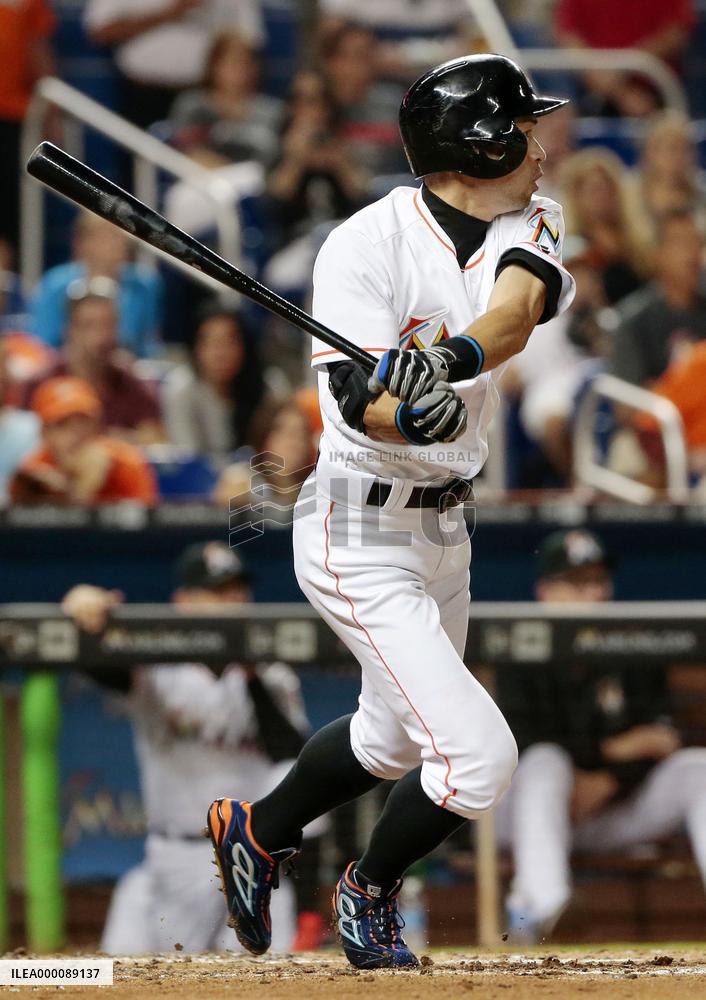 Ichiro scores 2 hits against Braves