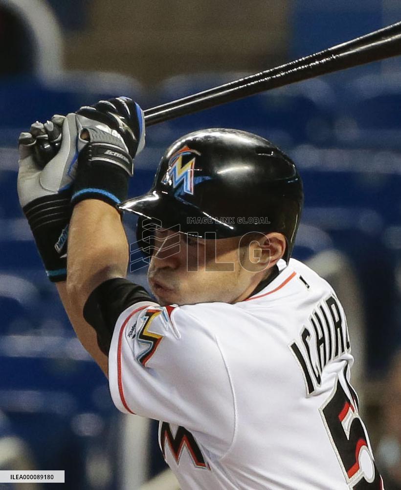 Ichiro goes 1-for-4 against Braves