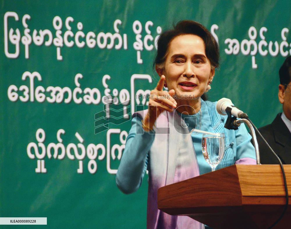 Suu Kyi urges Myanmar workers in Thailand to be honest, abide by law