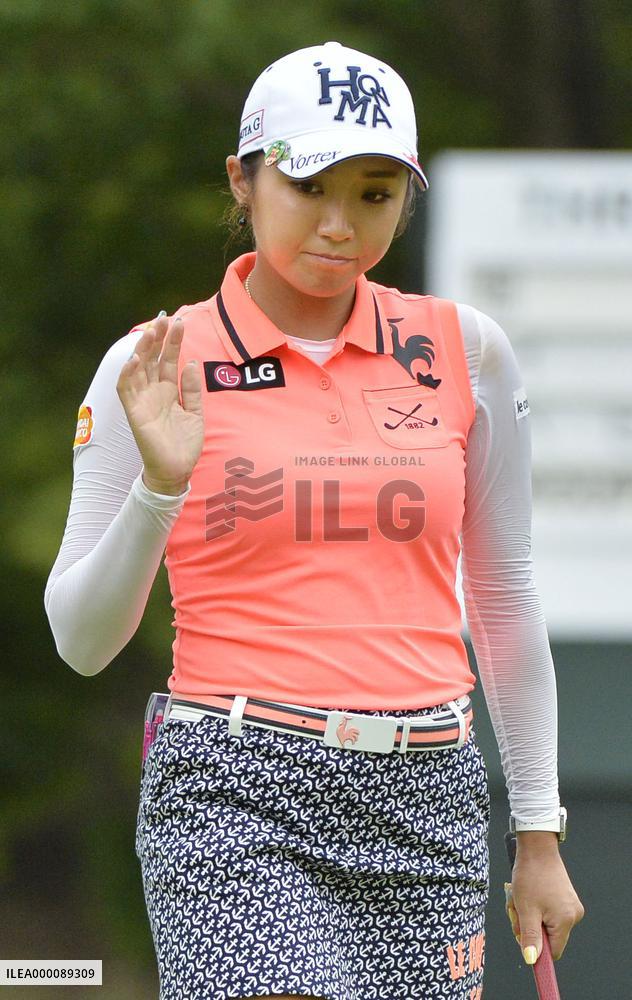 Lee Bo Mee takes 3rd-round lead in Japan LPGA event